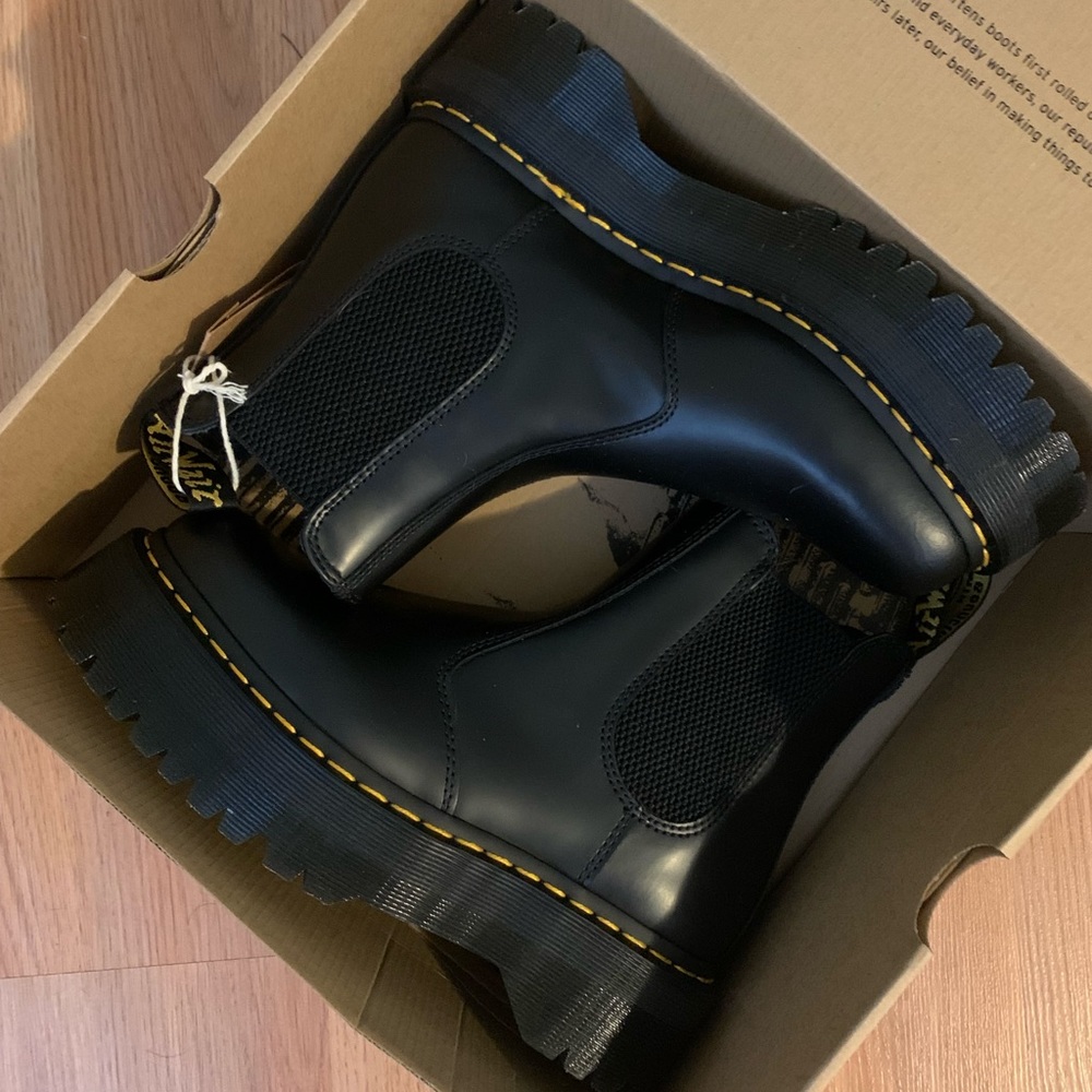 2976 POLISHED SMOOTH PLATFORM CHELSEA BOOTS